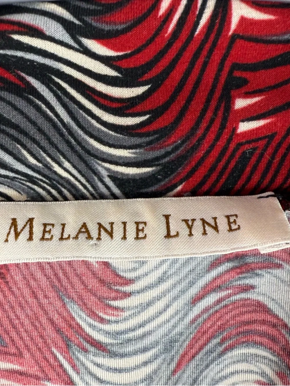 Melanie Lyne Short Sleeve Tee Shirt Top wavy pattern with Red, Black & Cream - Picture 7 of 9